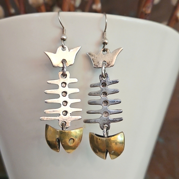 Vintage STERLING Silver and Gold Fishbone Earrings - Picture 4 of 5